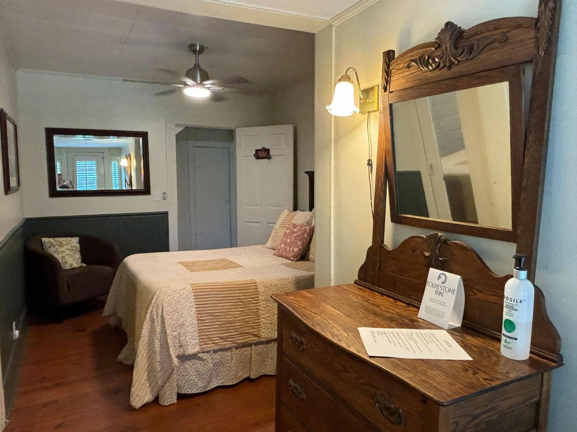 Folkestone Inn Брайсон-Сіті Номер фото
