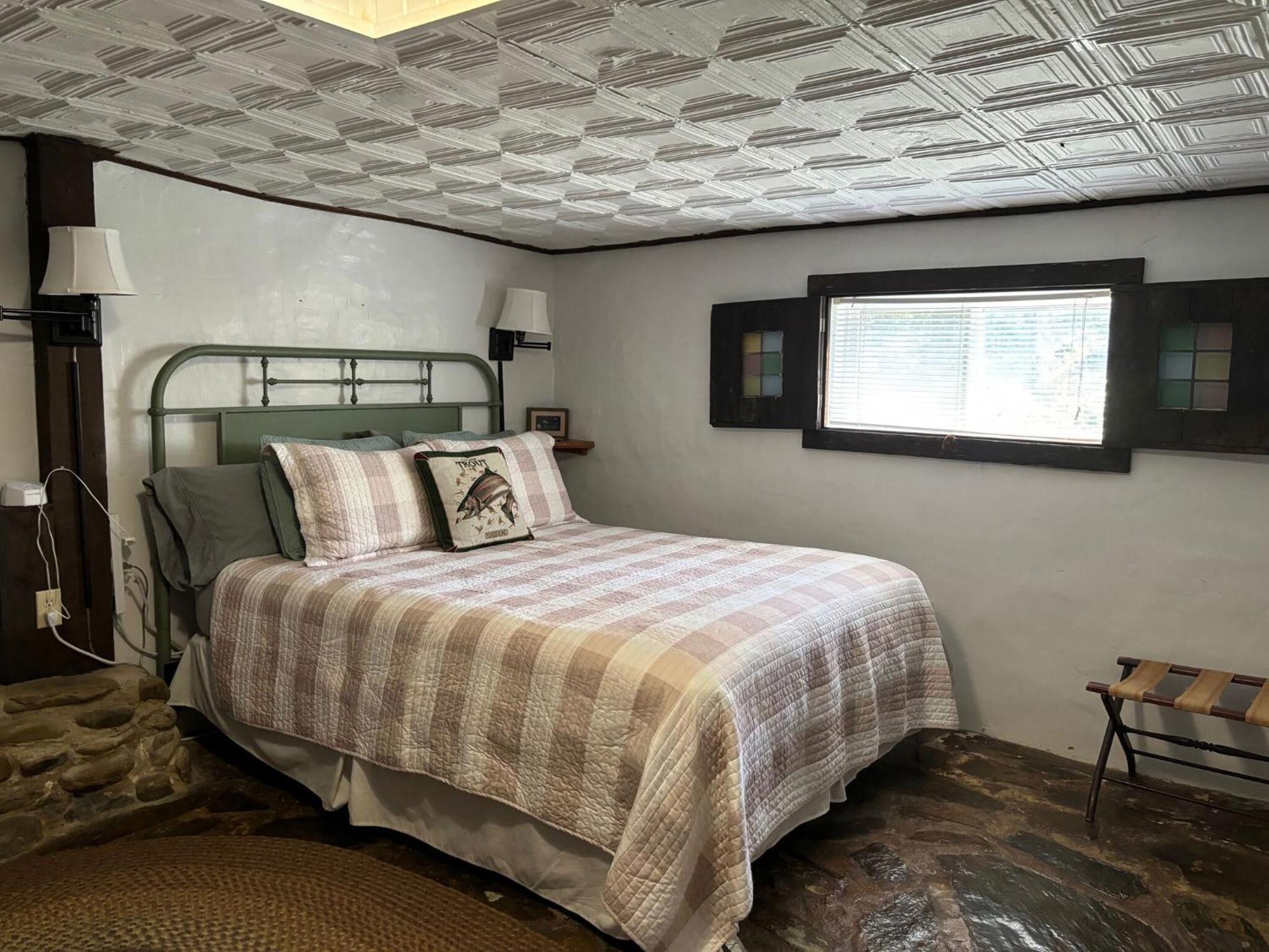 Folkestone Inn Брайсон-Сіті Номер фото